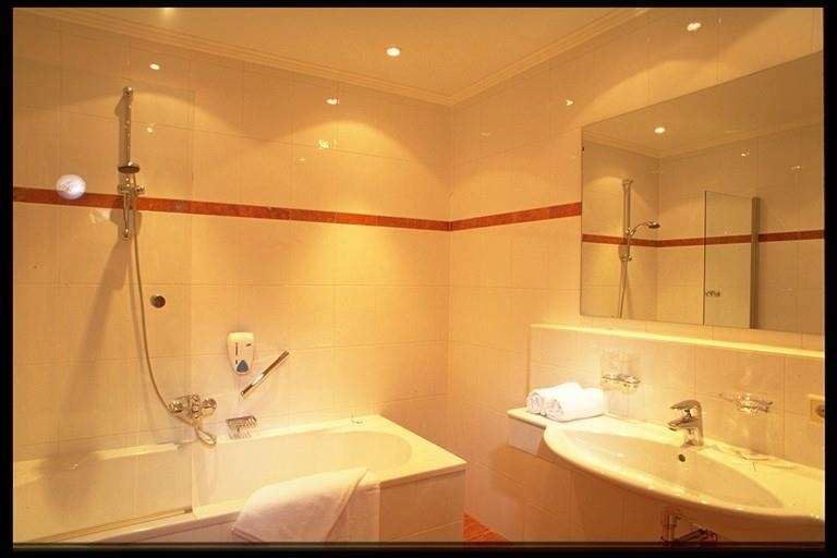 Hotel Neue Post ゼルデン 部屋 写真
