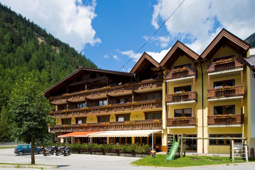 Hotel Neue Post ゼルデン エクステリア 写真